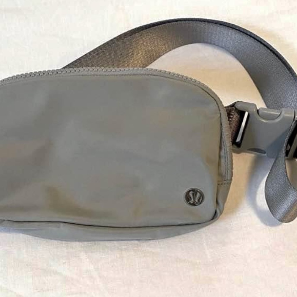 Lululemon belt bag - gray